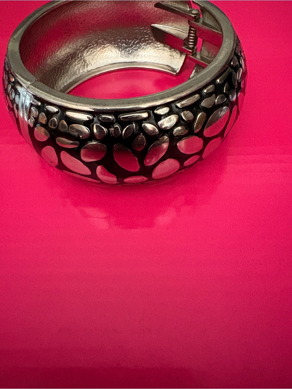 Silver Tone Pebble-Pattern Hinged Bangle Bracelet - Women Jewelry